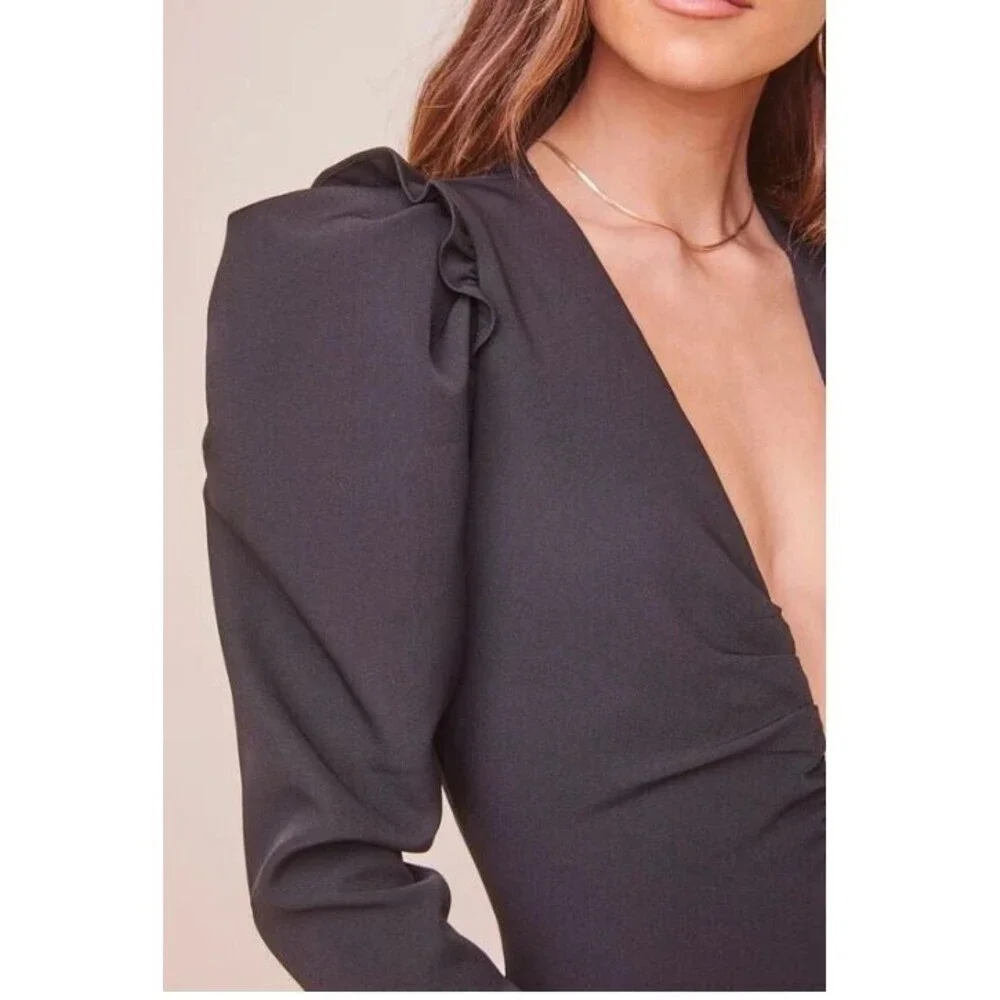 Astr the Label Bodysuit NWOT Amora Black Puff Sleeve Plunge Neck Size XS